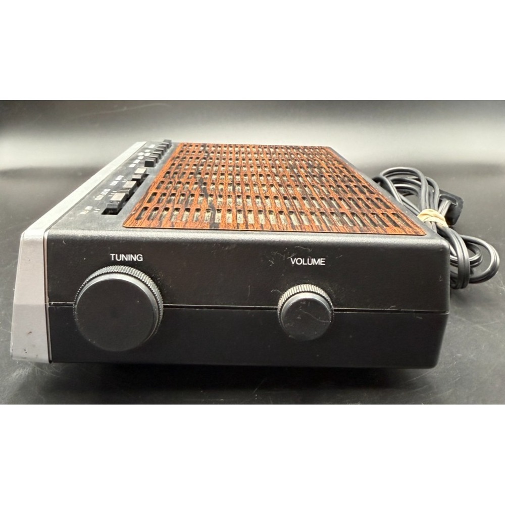 Americana Vintage AM/FM Electronic Radio Alarm Clock Wood Grain TESTED/WORKS - Picture 11 of 15